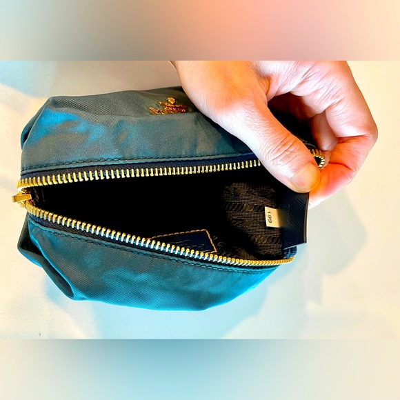 👝 PRADA Makeup Bag_Authentic 👝 - Picture 9 of 15